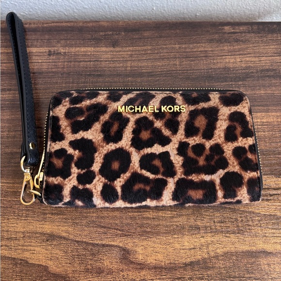 Michael Kors Leopard Fur Print Wristlet - Picture 1 of 6